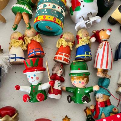 8636 Lot of Small Christmas Ornaments & Figures