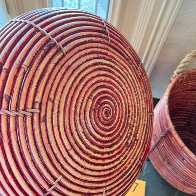Lot of 2 Nesting baskets