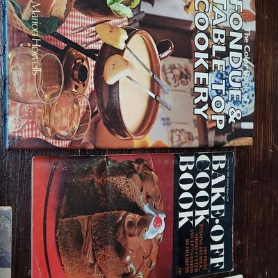 60: Vintage Cook Books Lot