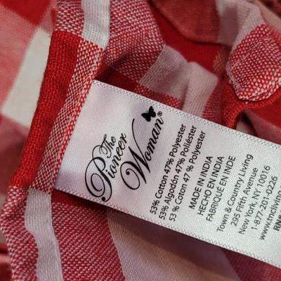 71: Vintage Red & White Checkered Coffee Cups, Tablecloth, Bags & Trays