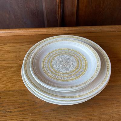 5 Franciscan Earthenware plates, Hacienda Gold  pattern