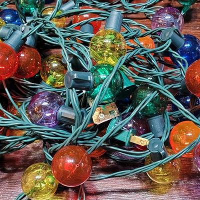 92: (2) New Snow Blankets & 2 Round Colorful Bulb Light Strands
