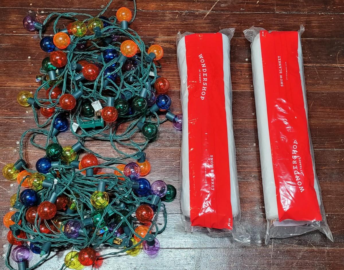 92 (2) New Snow Blankets & 2 Round Colorful Bulb Light Strands