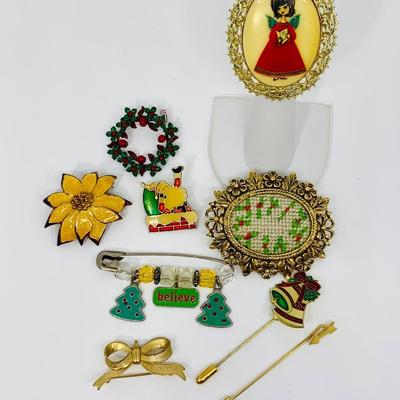 LOT 32R: Vintage Brooches, Stick PIns & More