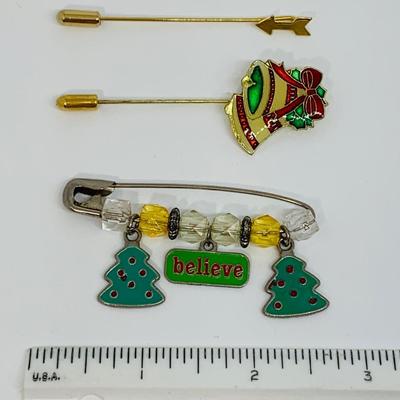 LOT 32R: Vintage Brooches, Stick PIns & More