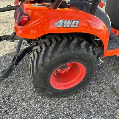 KUBOTA SUB-COMPACT TRACTOR WITH FRONT LOADER