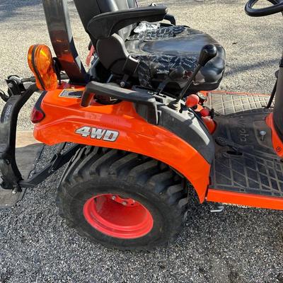 KUBOTA SUB-COMPACT TRACTOR WITH FRONT LOADER
