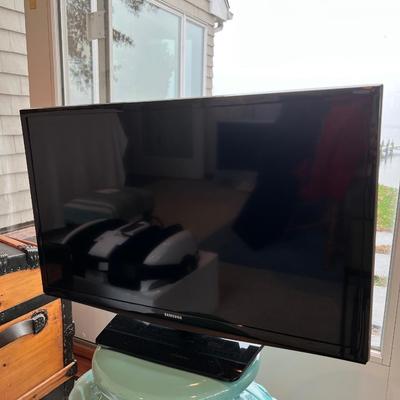 8761 Samsung TV 28â€