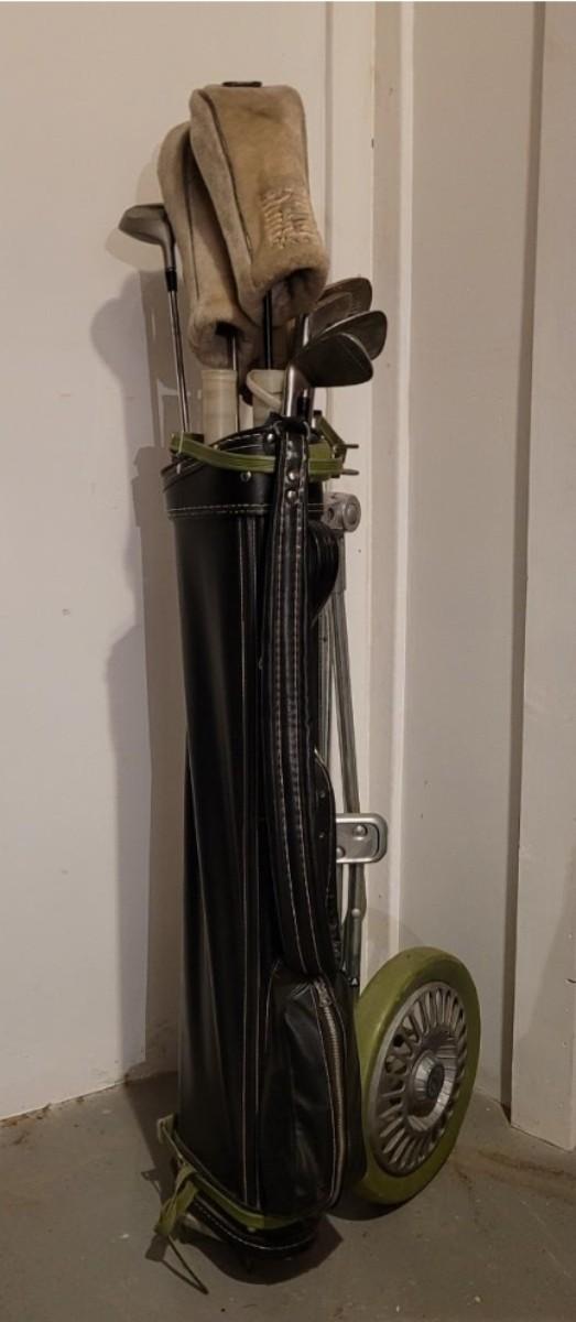 158 Vintage Golf Bag, Cart and Clubs