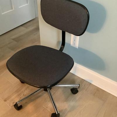 Rolling office chair adjustable height 29â€H 21â€diameter