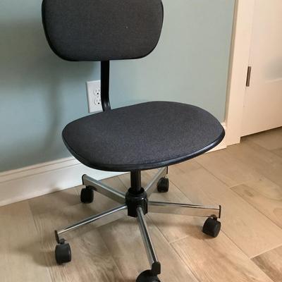 Rolling office chair adjustable height 29â€H 21â€diameter