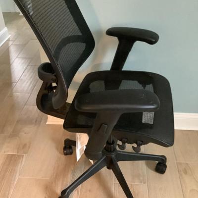 Nice mesh adjustable office chair 41â€H 25â€diameter