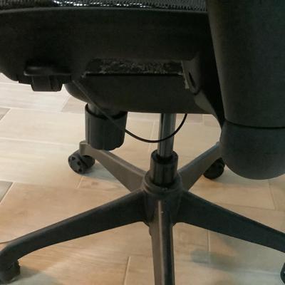 Nice mesh adjustable office chair 41â€H 25â€diameter