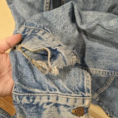 Loads of Levi's! 