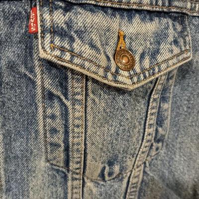 Loads of Levi's! 
