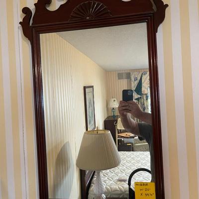 Federal Style / Ethan Allan mirror with half clam rosette