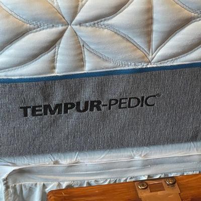 Tempur Cloud Luxe adjustable Queen Bed - Like New
