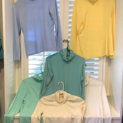 Lot 8625. Lot of Ladies Turtlenecks Tops ( size Medium )