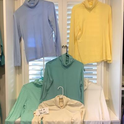 Lot 8625. Lot of Ladies Turtlenecks Tops ( size Medium )