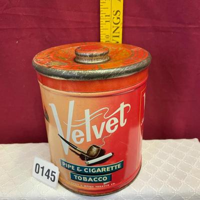 Velvet tobacco tin
