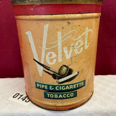 Velvet tobacco tin