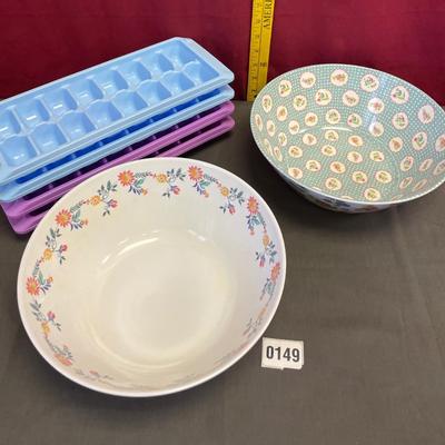 Ice cube trays and plastic bowls