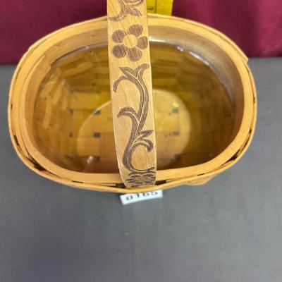 Decorative small basket