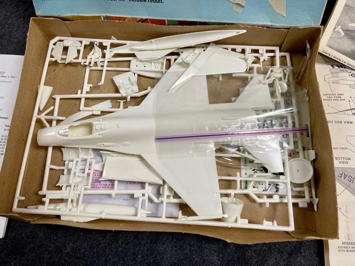 モノグラム　F-16 FIGHTER Monogram's 1/72 F-16C Fighting Falcon
