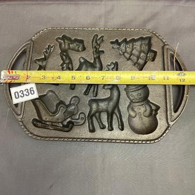 Cast iron cookie molds