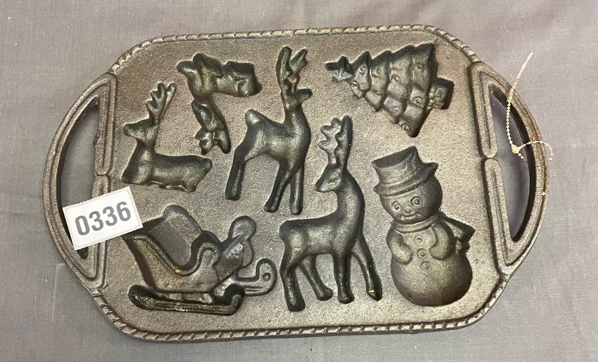 Cast iron cookie molds