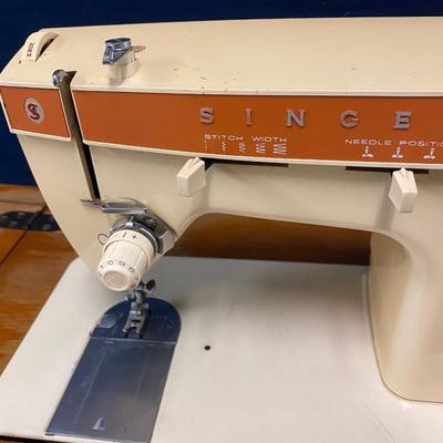 Singer Fashion Mate Sewing Machine in Cabinet