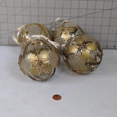 #7 Elegant Gold Christmas Ornaments