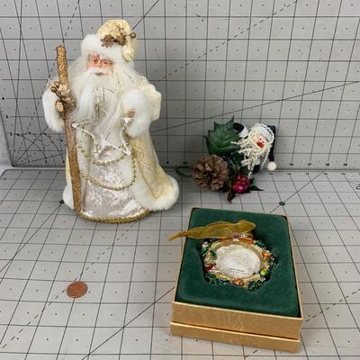 #29 Mini Santa and Ornament Frame