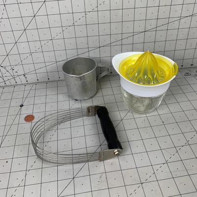 #54 Pastry Tool, Juicer and Measuring Cup