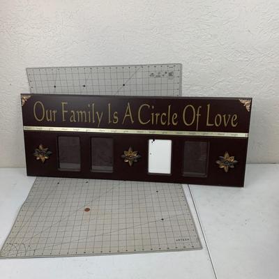#135 Our Family Is A Circle Of Love Wall Frame Piece