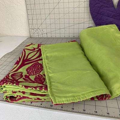 #249 Table Runner and Purple Oven Mitts