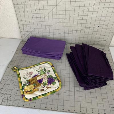 #253 Purple Table Linens and Hot Pad