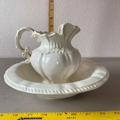 Small pitcher and bowl set