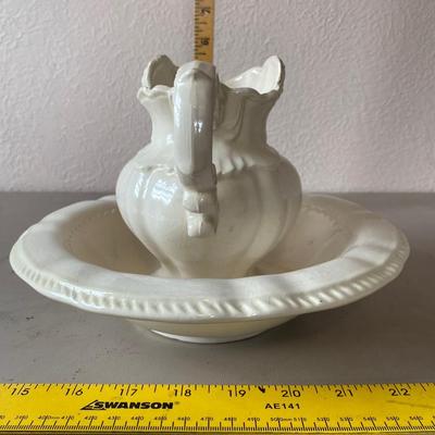 Small pitcher and bowl set