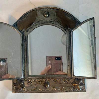 Lot of wall decor