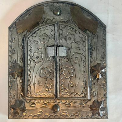 Lot of wall decor