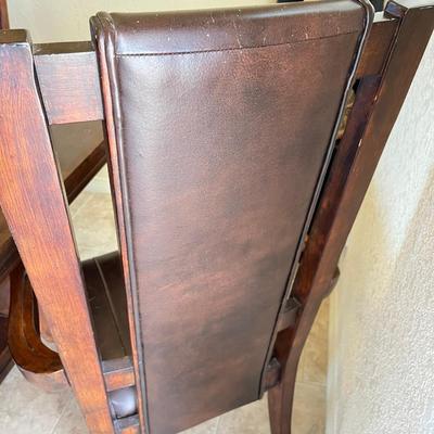 Gorgeous Dining Room Table & Chairs & Hutch!