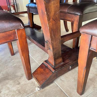 Gorgeous Dining Room Table & Chairs & Hutch!