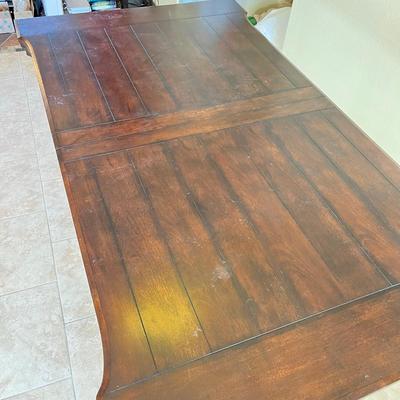 Gorgeous Dining Room Table & Chairs & Hutch!