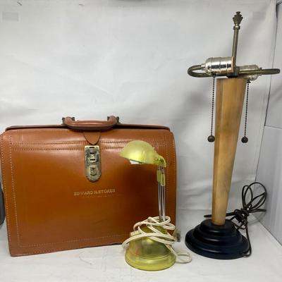 Lot including 2 desk lights and a leather locking briefcase attaché