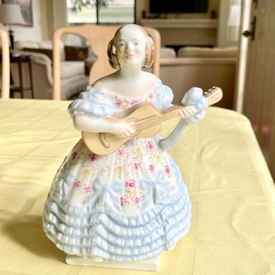 LOT 17  HERREND HUNGARY HANDPAINTED FIQUREINE GIRL PLAYING GUITAR