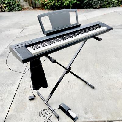 LOT 19  YAMAHA KEYBOARD PORTABLE GRAND NP-30 FOLDING STAND DUST COVER & FOOTPEDAL