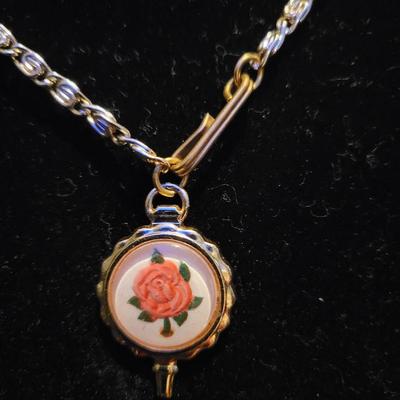 Gold necklace with vintage rose