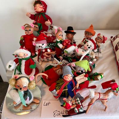 8248 Lot of 18 ANNA-LEE Christmas Dolls