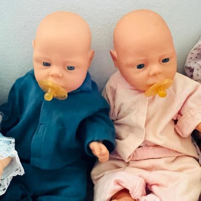 Twin Babies and More Baby Dolls (FR-JM)